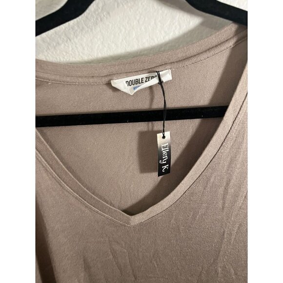 NWT vneck light weight putty color shirt size M - Picture 2 of 4